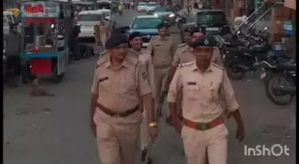 મોડાસા: જીલ્લા પોલીસ દ્વારા બકરી ઈદ તહેવાર અન્વયે મોડાસા ટાઉન સહિત અલગ અલગ વિસ્તારોમાં ફૂટ પેટ્રોલીંગ યોજાયું.