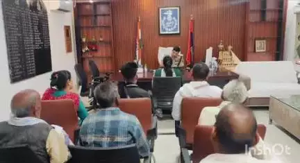 रॉबर्ट्सगंज: एसपी ने पुलिस लाइन चुर्क में जनता की समस्याएं सुनीं
