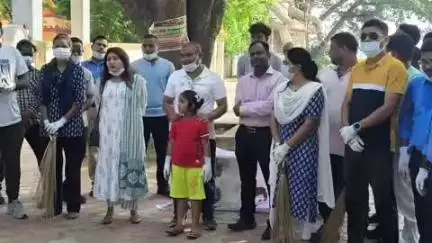 କେନ୍ଦୁଝର ସହର: ଝାଡ଼େଶ୍ବର ମନ୍ଦିର ପରିସରରେ ବିଶ୍ଵ ପରିବେଶ ଦିବସ ଅବସର ଟାଟା ପାୱାର ପକ୍ଷରୁ ସଫେଇ କାର୍ଯ୍ୟକ୍ରମ