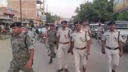 मधुबनी: सदर एसडीपीओ राजीव कुमार के नेतृत्व में शहर भर में निकाला गया फ्लैग मार्च