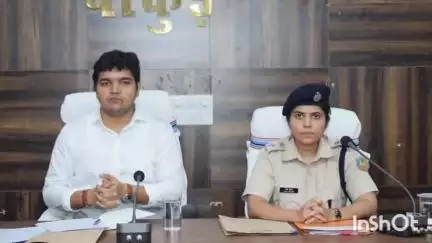 पाकुड़: बकरीद शांतिपूर्वक मनाने के लिए समाहरणालय में डीसी-एसपी ने अधिकारियों के साथ की बैठक
