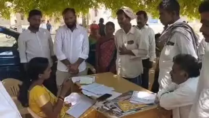 మెదక్: భూ సమస్యలను శాశ్వతంగా పరిష్కరించేందుకే భూభారతి రెవెన్యూ సదస్సులు : తాసిల్దార్ మన్నన్