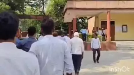 हर्रैया: हरैया तहसील में लेखपालों और अधिवक्ताओं के बीच तीखी नोकझोंक, पुलिस के हस्तक्षेप के बाद दोनों पक्ष हुए शांत