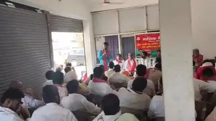 Samajwadi Party 
 जनपद सोनभद्र के विधानसभा घोरावल (400) की मासिक बैठक में अपना विचार रखते हुए !!
🙏🚲🚲🙏
#किसान_का_बेटा_जमीनी_नेता