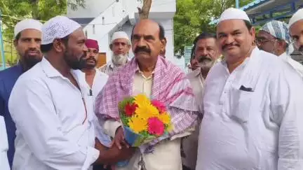 బక్రీదు పండుగ సందర్భంగా పట్టణంలోని ఈద్గాలో ఏర్పాట్లను పరిశీలించిన మంత్రి ఫరూక్