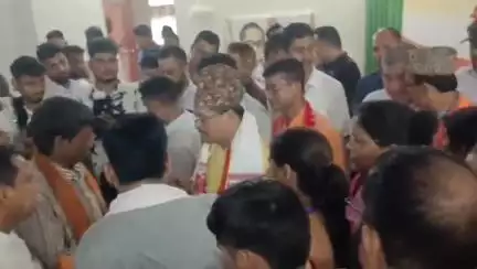 তামুলপুৰ: তামুলপুৰত অনুষ্ঠিত জিলা বিজেপিৰ কাৰ্যনিৰ্বাহক সভাত উপস্থিত থাকে ৰাজ্যিক সভাপতি দিলিপ শইকীয়াই