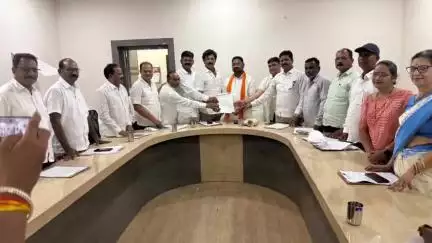 वणी: शेतकरी मंदिर येथील हॉलमध्ये अभ्यासिका सुरू करा 
वसंत जिनिंग संचालक मंडळाचे आमदार संजय देरकर यांना निवेदन