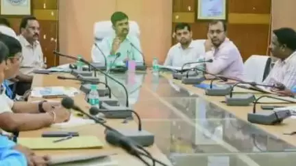 देवघर: देवघर की अध्यक्षता में ग्रामीण विकास विभाग के कार्यों की समीक्षा बैठक आयोजित