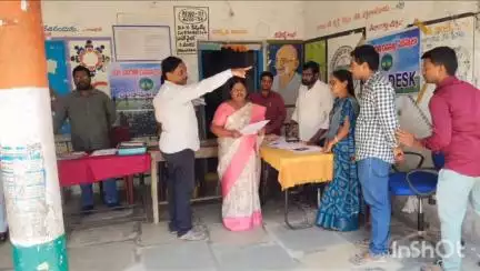 పాపన్నపేట్: పాపన్నపేట మండలం నామాపూర్ రెవెన్యూ సదస్సును పరిశీలించిన మెదక్ ఆర్డిఓ రమాదేవి