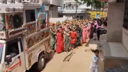 प्रतापगढ़: खोरिया में राज्य सरकार की महत्वकांक्षी योजना वंदे गंगाजल अभियान के अंतर्गत आयोजित हुआ ब्लॉक स्तरीय कार्यक्रम