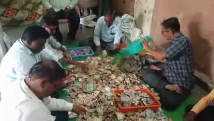 औंढा नागनाथ: श्री नागनाथ मंदिरातील दानपेट्या उघडून दानपैशाची मोजदाद, लाखो रुपयांचे निघाले दान