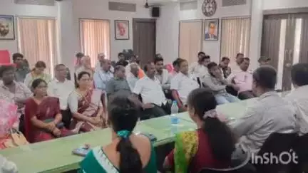 साकोली: शहरातील प्रकाशपर्व भाजप जनसंपर्क कार्यालयामध्ये पदाधिकारी व कार्यकर्त्यांची बैठक पार पडली