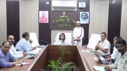 गोड्डा: समाहरणालय सभागार में उपायुक्त गोड्डा श्रीमती अंजली यादव की अध्यक्षता में स्वास्थ्य विभाग की समीक्षा बैठक आयोजित