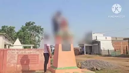 अवेली में अटल जी की मूर्ति का अपमान, खैरागढ़ कांग्रेस नेता मनराखन देवांगन ने की निंदा व कार्रवाई की मांग