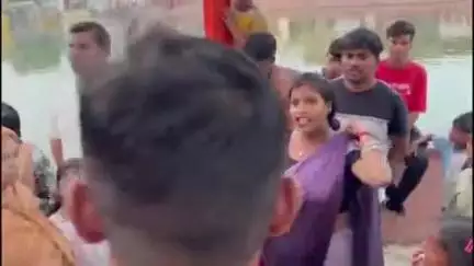 कासगंज: आपसी विवाद में महिला ने सोरों हरि की पौढ़ी गंगा में लगाई छलाँग, पुजारी ने गंगा में कूदकर बचाई महिला की जान