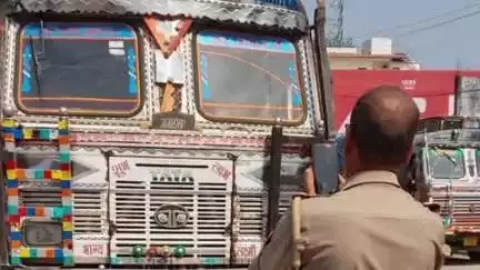 चंदौली: जिले में विशेष वाहन चेकिंग अभियान के दौरान यातायात पुलिस टीम ने कुल 246 वाहनों का चालान किया