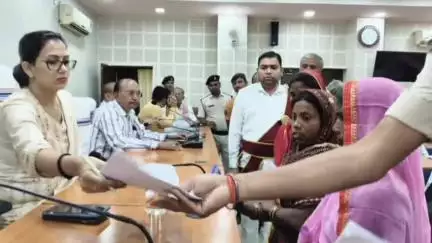 जहानाबाद: समाहरणालय में जनता दरबार, जिला पदाधिकारी ने सुनीं 60 समस्याएं और दिए त्वरित निष्पादन के आदेश