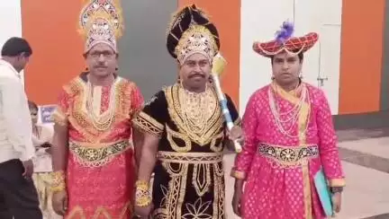कटनी नगर: बंद रेल फाटक से न गुजरें, नुक्कड़ नाटक से मुख्य रेलवे स्टेशन पर किया जागरूक