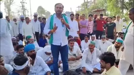 मुज़फ्फरनगर: चरथावल बिजलीघर पर किसानों का फूटा गुस्सा, बिजली घर पर तालाबंदी कर सड़क पर जाम #jansamasya