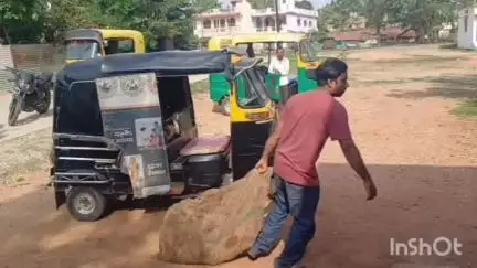 झाबुआ: हिन्दू संगठनों ने झाबुआ में पकड़ा अवैध मांस से भरा एक ऑटो, पुलिस ने दर्ज किया मामला