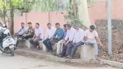 डूंगरपुर: बिछीवाड़ा के भेहणा रेलवे स्टेशन के पास तेज रफ्तार बाइक सवार ने आगे चल रही बाइक को टक्कर मारी, एक व्यक्ति की हुई मौत