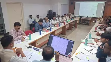 જૂનાગઢ: મ્યુનિસિપલ કોર્પોરેશન દ્વારા વીર સાવરકર હોલ ખાતે સંકલન સમિતિની બેઠક યોજાઈ