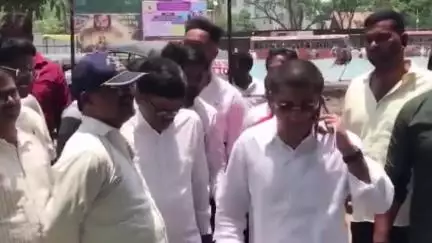 नगर: माळीवाडा येथे आमदार संग्राम जगतापांचा चहा स्टॉलवर जनता दरबार