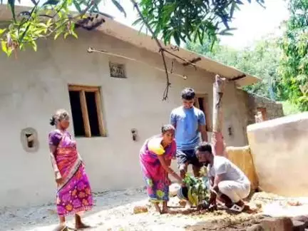 सुकमा: विश्व पर्यावरण दिवस के उपलक्ष्य पर एक पेड़ मां के नाम अभियान के तहत पंचायतों में किया गया पौधरोपण