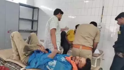 महोबा: बिलबई के पास तेज रफ्तार बाइक अनियंत्रित होकर दुर्घटनाग्रस्त, नशे में थे सवार दो युवक घायल