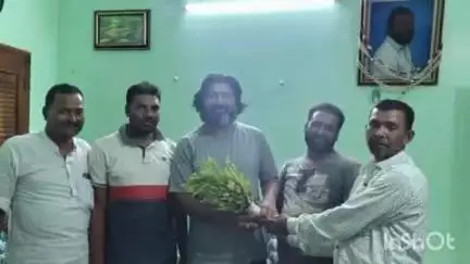 उधवा: राजमहल सांसद विजय हांसदा को केंद्रीय प्रवक्ता बनाए जाने पर जेएमएम कार्यकर्ताओं ने दी बधाई