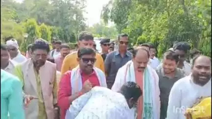 जामताड़ा: ओडिशा के पूर्व राज्यपाल रघुवर पहुंचे जामताड़ा, समर्थकों से की मुलाकात, कहा- राज्य सरकार पेसा कानून लागू नहीं करना चाहती