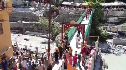 जोशीमठ: केंद्रीय लघु मध्यम उद्योग मंत्री जीतन राम मांझी ने शुक्रवार को बदरीनाथ धाम में दर्शन कर पूजा अर्चना की