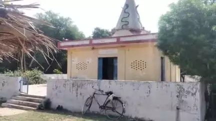 देवसर: मजौना के शिव मंदिर धर्मशाला में सरपंच के करीबी ने खोली सीमेंट की दुकान, एसडीएम से शिकायत