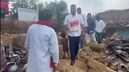 रामपुर नैकिन: डैनीहा में सिविल कोर्ट के आदेश पर आदिवासियों का घर गिराया गया, मौके पर पहुंचे व्योहारी विधायक