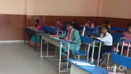 నర్సీపట్నంలోని శ్రీచైతన్య స్కూల్లో వేసవి సెలవుల్లో కూడా తరగతులు నిర్వహించటంపై ఎస్ఎఫ్ఐ నేతలు ఆగ్రహం,చర్యలకు డిమాండ్