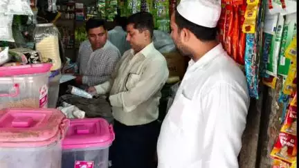 रामपुर: DM के निर्देश पर ईद-उल-अजहा के दृष्टिगत खाद्य सुरक्षा विभाग ने विशेष छापामार अभियान चलाकर सेवइयों के नमूने लिए