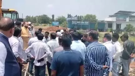 सिल्लोड: पूर्ण वाडी व मिसळवाडी शेतकऱ्यांचा भवन जवळ छत्रपती संभाजी नगर जळगाव महामार्ग रस्त्याच्या मागणीसाठी रस्ता रोको