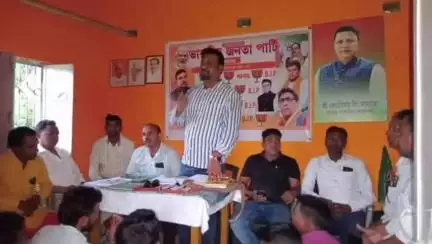 ঝালদা ১: সুইসা মার্কেট প্রাঙ্গণে BJP-র দলীয় কার্যালয়ে 'আমার বুথ সব থেকে মজবুত' কর্মসূচি আয়োজিত হলো, উপস্থিত ব্লক কনভেনার