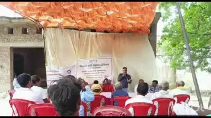 कुंडा: कुंडा और बाबागंज के दर्जनों गांवों में कृषि गोष्ठी में कृषि वैज्ञानिकों ने किसानों को नवीनतम खेती के प्रति जागरूक किया
