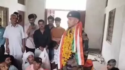 कोटड़ा: फौजी संतोष कुमावत का उनके गृह ग्राम जेतावाड़ा में भव्य स्वागत किया गया