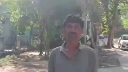 भिंड नगर: भिंड: नपा कर्मचारी ने जिला अस्पताल में खाली किया मड टैंक का मलबा, वीडियो वायरल