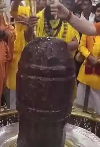 टीकमगढ़: धजरई हनुमान मंदिर में साकेत महोत्सव शुरू, कुंडेश्वर में भोलेनाथ का अभिषेक व पूजन