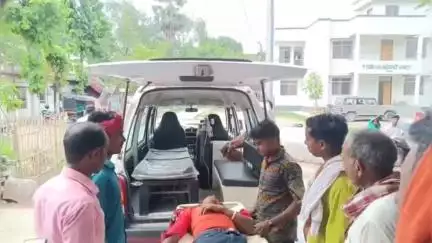 जोगापट्टी: ढवेलवा मोड़ पर अनियंत्रित बाइक से गिरने से युवक घायल, बेहतर इलाज के लिए बेतिया रेफर