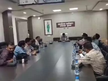 सुकमा: कलेक्टर ने ज़िला कार्यालय में युक्तियुक्तकरण को लेकर की प्रेस वार्ता, बताए फायदे