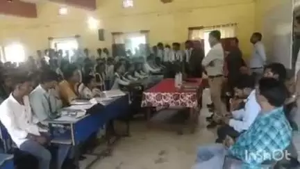 चांडिल: एसएस प्लस टू हाईस्कूल चांडिल के मेधावी छात्रों को झारखंड राज्य ग्रामीण बैंक ने सम्मानित कर बढ़ाया हौसला