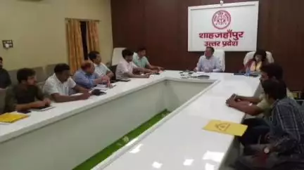 शाहजहांपुर: जिलाधिकारी की अध्यक्षता में मुख्यमंत्री ने वैश्विक नगरोदय योजना की बैठक संपन्न की