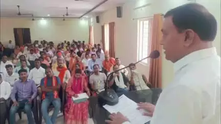 जौनपुर: भाजपा कार्यालय पर मोदी सरकार की उपलब्धियों को लेकर भाजपा ने आयोजित की कार्यशाला