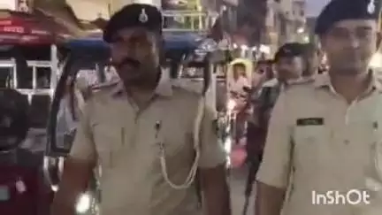 आरा: भोजपुर SP के निर्देशानुसार (बकरीद) पर्व को शान्तिपूर्ण एवं सौहार्दपूर्ण संपन्न कराने के लिए निकाला गया फ्लैग मार्च