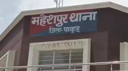 महेशपुर: बिस्कुटीया गांव में 33 वर्षीय विवाहिता की चाकू से गोदकर हत्या, थाने में एक आरोपी के खिलाफ मामला दर्ज