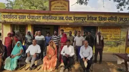 सिहावल: सीधी जिले के मोहनिया में विधिक जागरूकता शिविर का आयोजन, लोगों को दी गई जानकारी